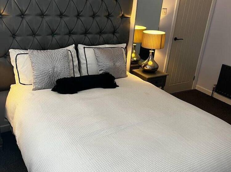 إقامة Immaculate Sea View 4 Bed House In Portstewart