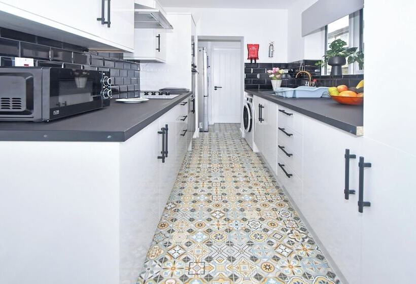 レジデンス Impeccable 3 Bed House In Stoke On Trent
