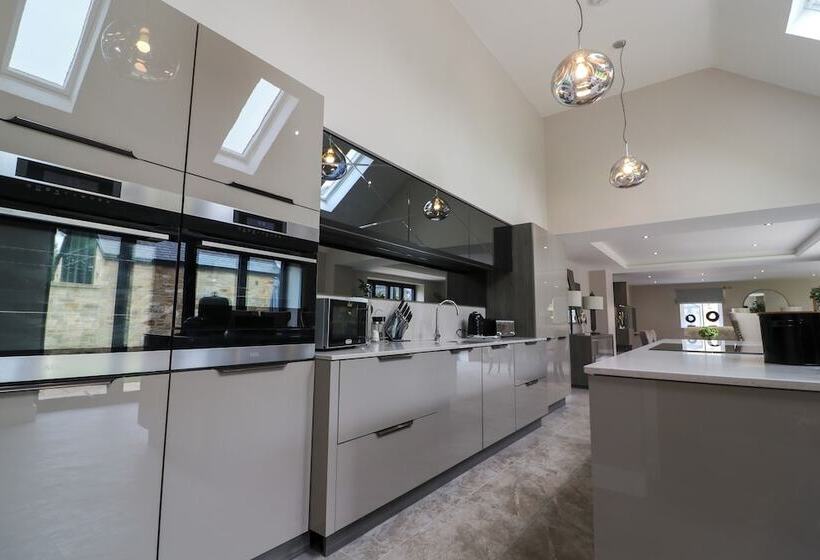 住所  Northumberland Luxury Stays   The Chivits