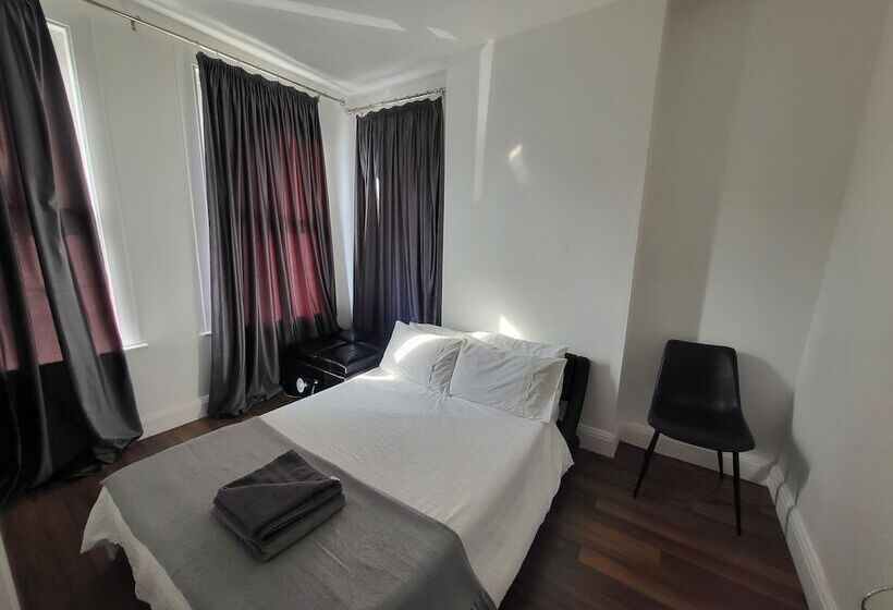 اقامتگاه Remarkable 1 Bed House The Entire First Floor