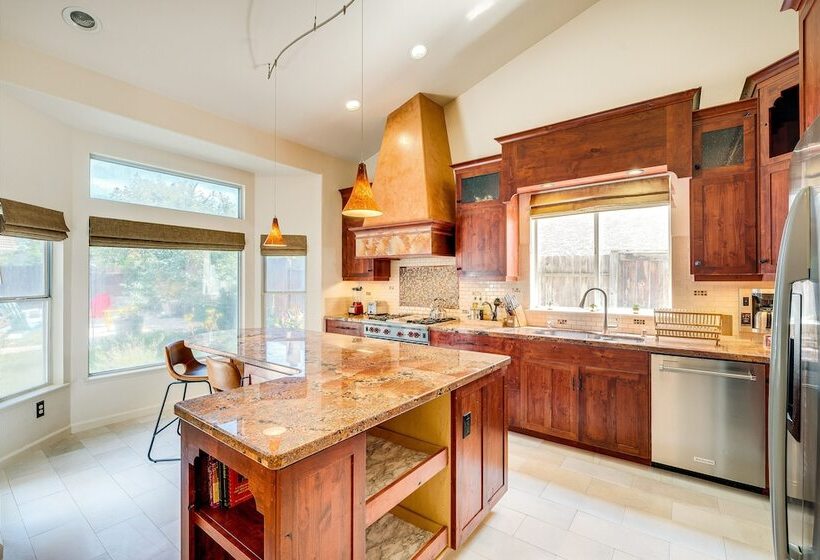 Sacramento Home W/ Fire Pit: 15 Mi To Downtown!