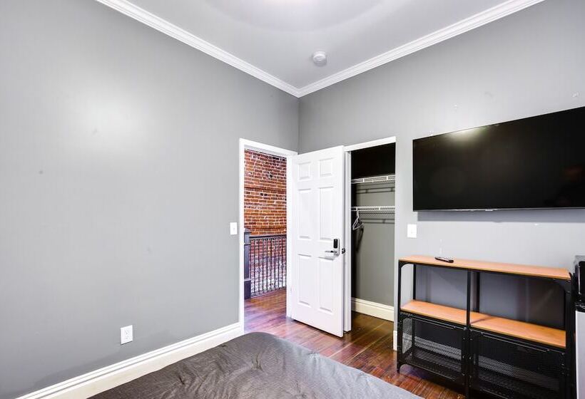 Saint Louis Home W/ Deck: 4 Mi To Downtown!