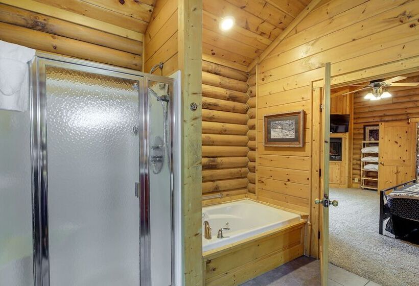 Sevierville Sanctuary   Huge Game Room & Hot Tub!