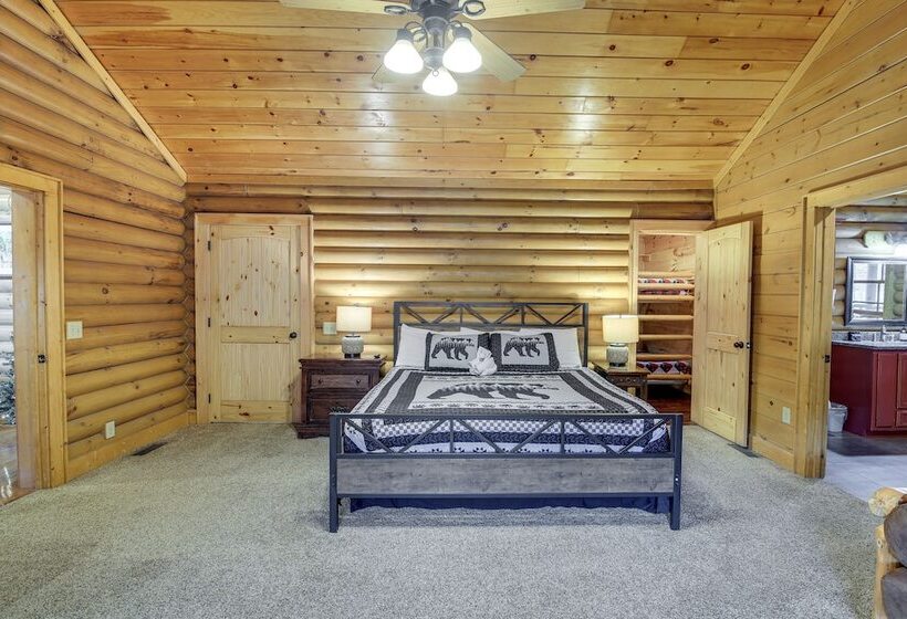 Sevierville Sanctuary   Huge Game Room & Hot Tub!