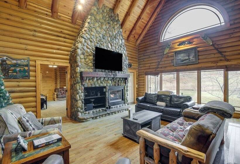 Sevierville Sanctuary   Huge Game Room & Hot Tub!