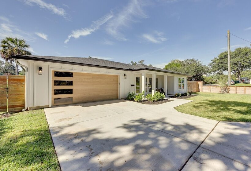 St Augustine Home W/ Patio   1 Mi To Beaches!