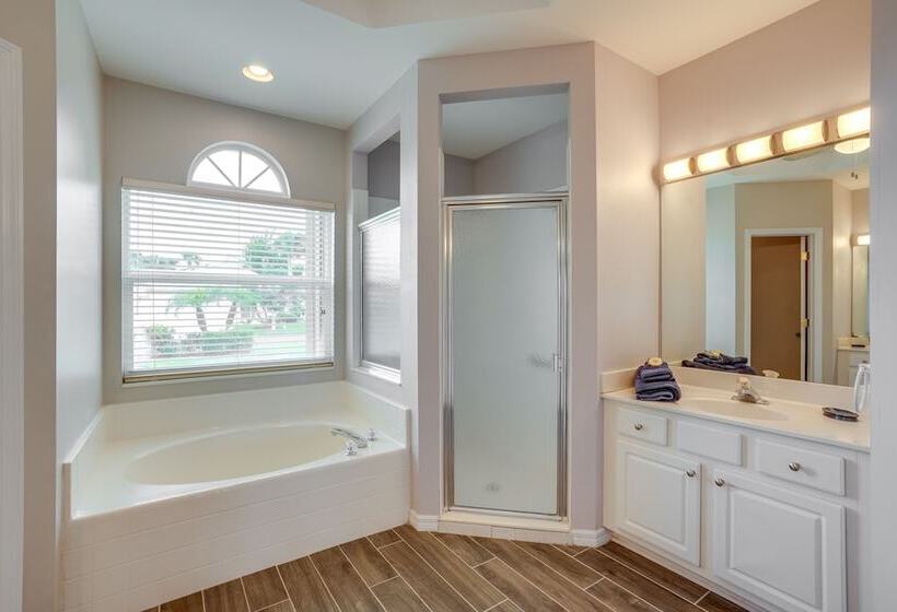 Sunny Fort Myers Home W/ Heated Pool!