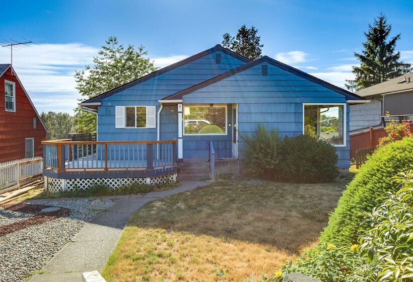 Updated Tacoma Home W/ Fire Pit!