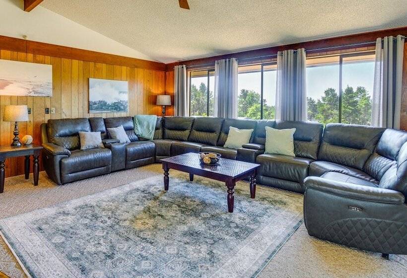 Westport Retreat W/ Pool Table: Walk To State Park