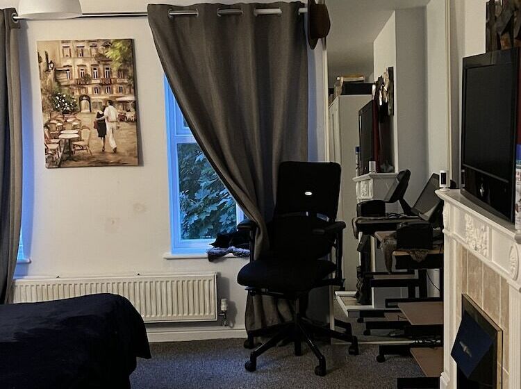 ベッドアンドブレックファースト 52 Chamberlayne Avenue