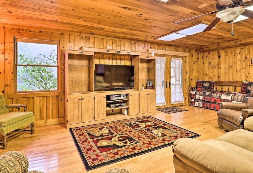 Breathtaking Mountain Views: Cullowhee Cabin!