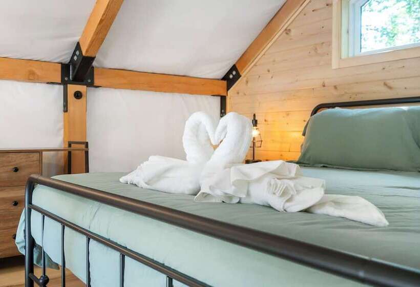 Hidden Hollow   Desirable Ozark Glamping!