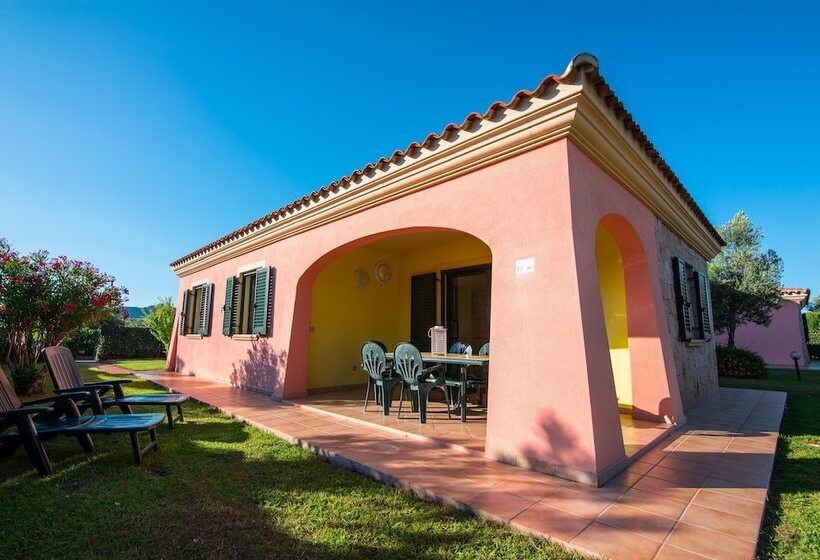 مسافرخانه Sardegnasummer Li Cuppulati