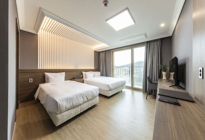 Отель Baekhak Jayuro Resort