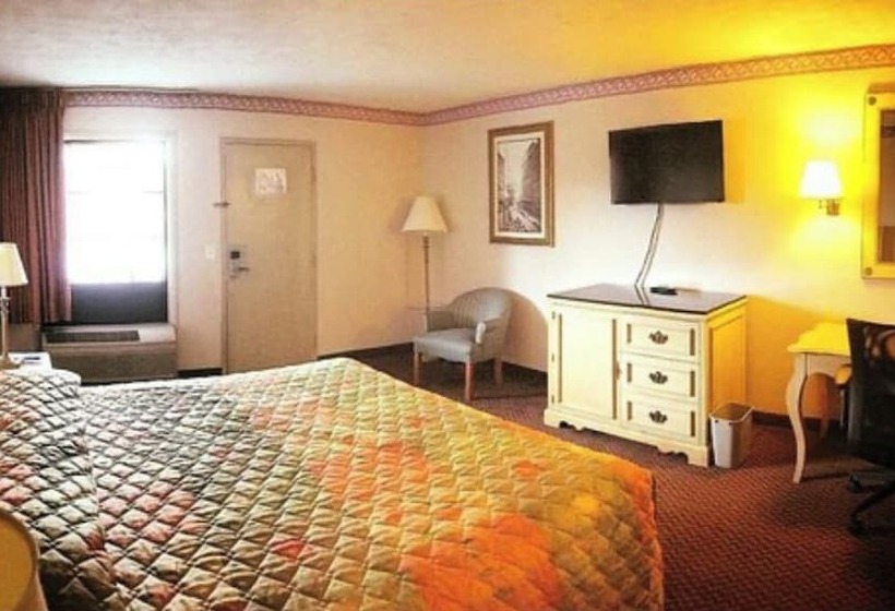 Отель Budget Inn New Harrisburg Cumberland