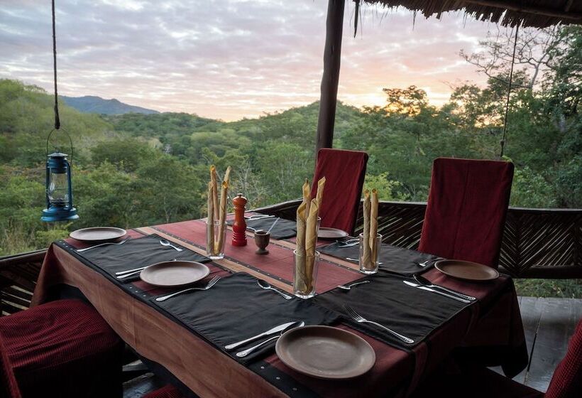 Отель Sable Mountain Lodge