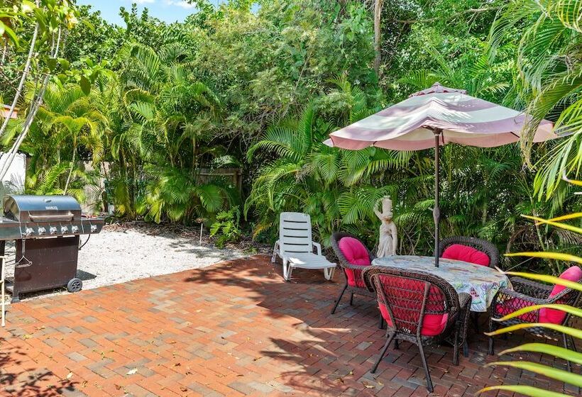 Отель The Palmview And Sandpiper Inns