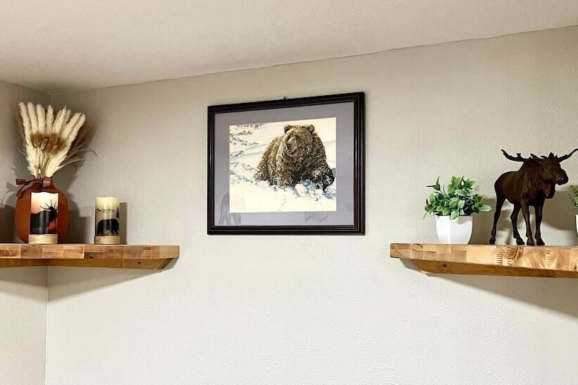 Log Cabin In Heart Of Anchorage