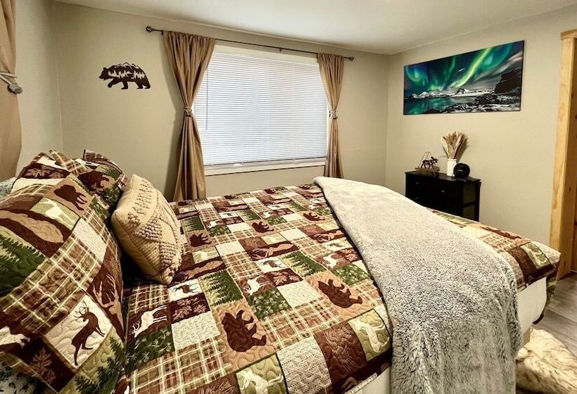 Log Cabin In Heart Of Anchorage