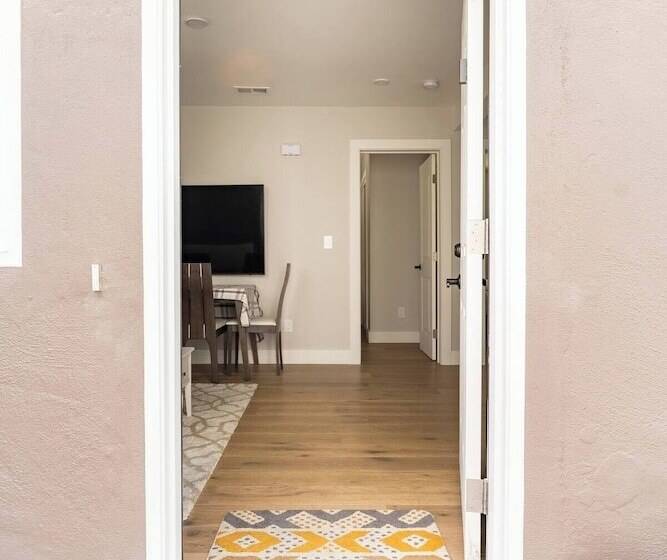 بنسيون 67 Alta Vista Way