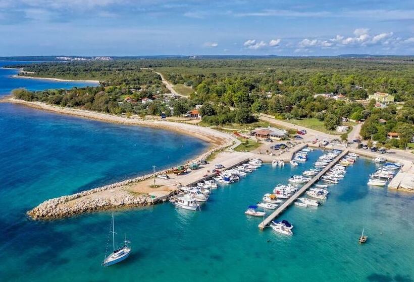 פנסיון Ul. Dinka Trinajstića 10