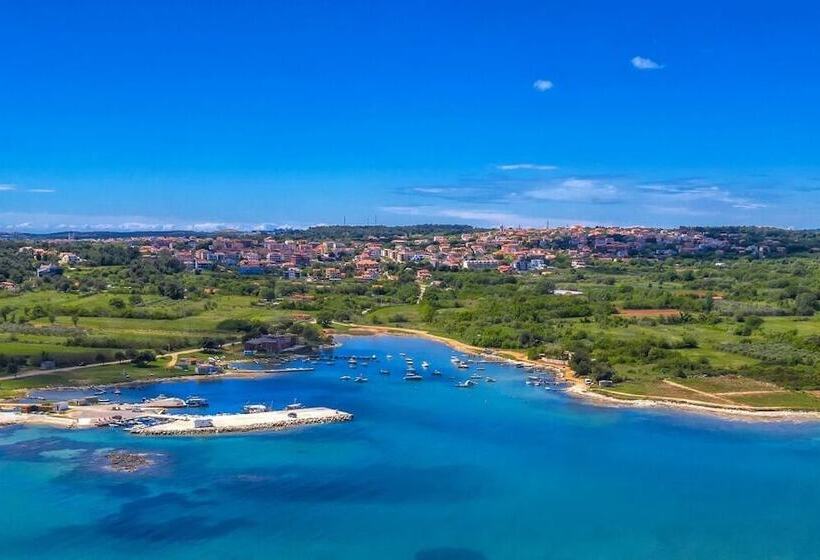 פנסיון Ul. Dinka Trinajstića 10