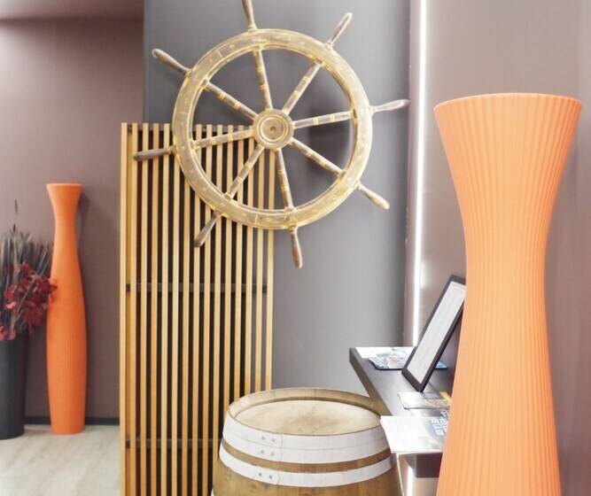 اقامتگاه Adira Résid Marseille Vieux Port
