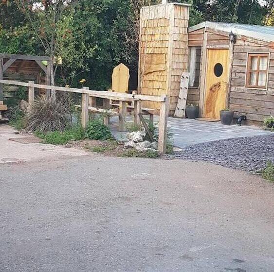 اقامتگاه Charming 2 Bed Cabin In Sutton Coldfield