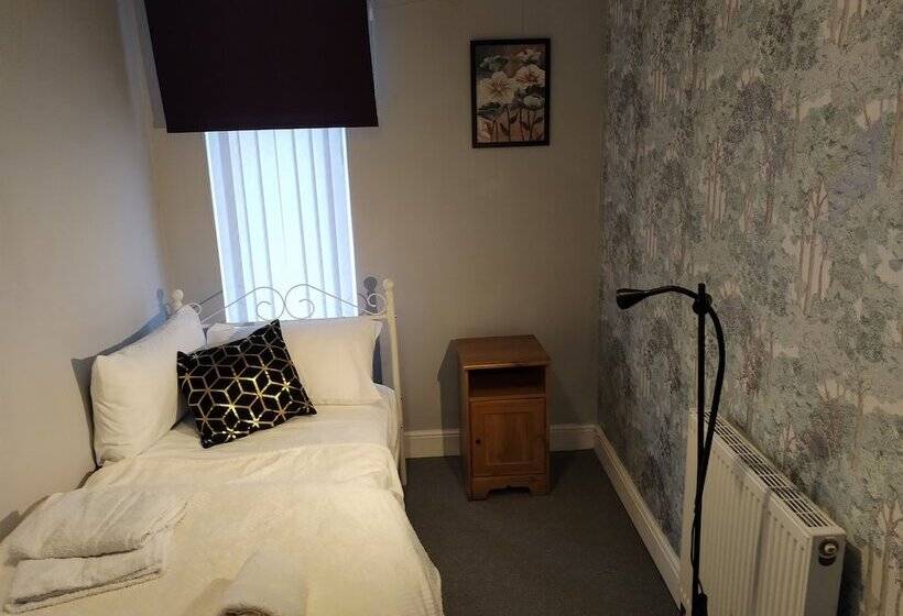 דירת נופש Comfortable 4 Bed House In Hucknall, Nottingham
