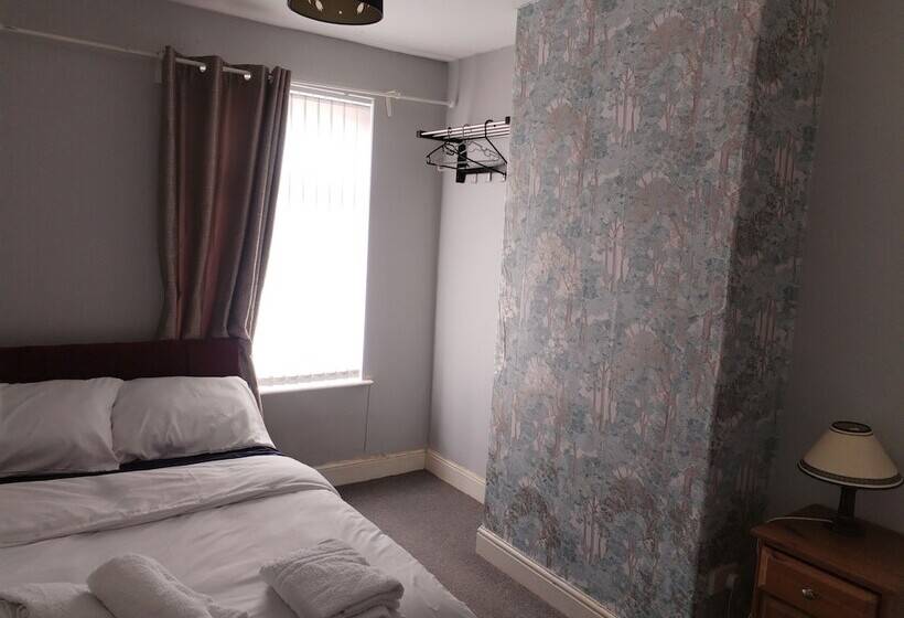 דירת נופש Comfortable 4 Bed House In Hucknall, Nottingham