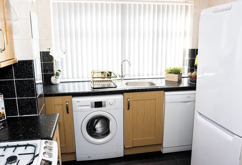 اقامتگاه Stunning 3bedroom Home Ideal For Long & Short Stay