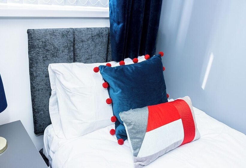 اقامتگاه Stunning 3bedroom Home Ideal For Long & Short Stay