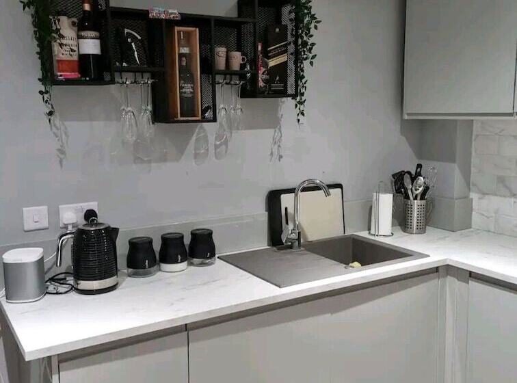 اقامتگاه Remarkable 3 Bed House In Chelmsford