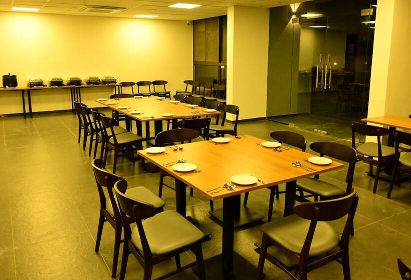 Отель Clarks Inn Express, Krs Road, Mysore