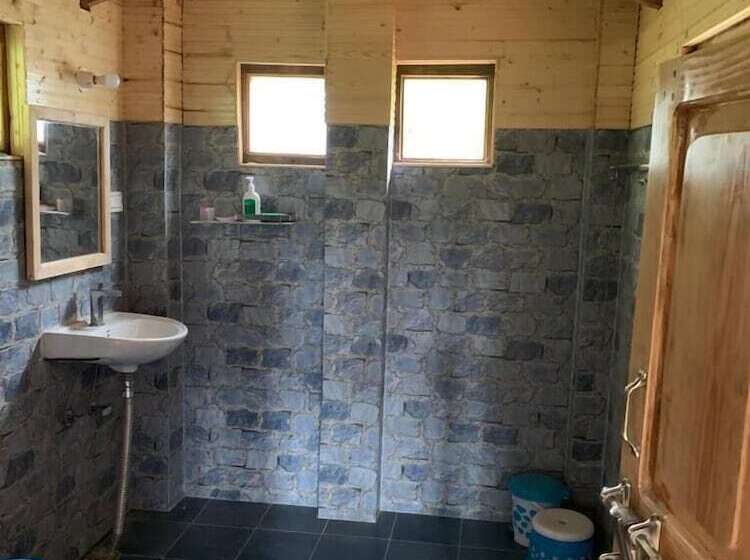 בית מלון כפרי Forest View Farmhouse Stay, Nainital