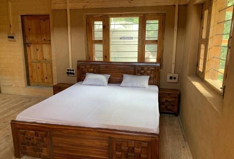 בית מלון כפרי Forest View Farmhouse Stay, Nainital