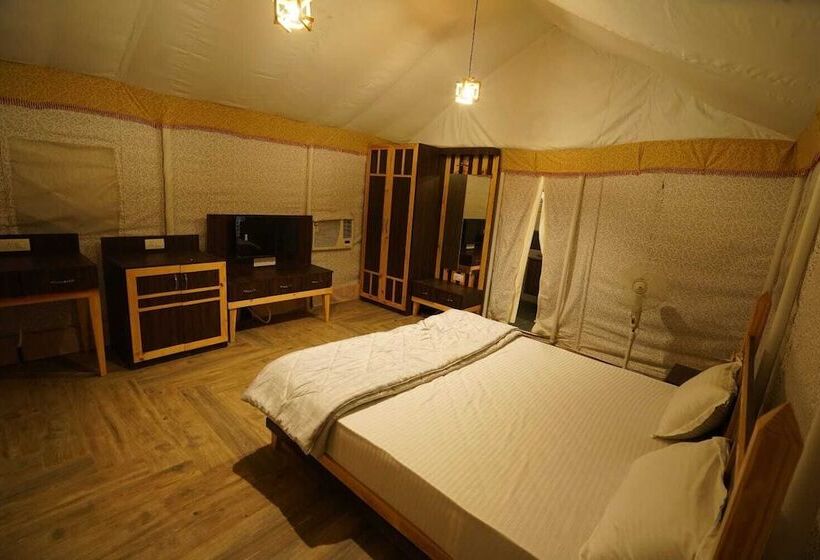 Отель Palace Beach Camp
