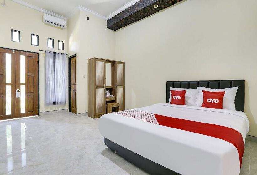 Отель Spot On 90882 Sari Homestay Near Garuda Wisnu Kencana