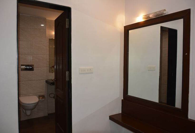 فندق The Grand Neelam