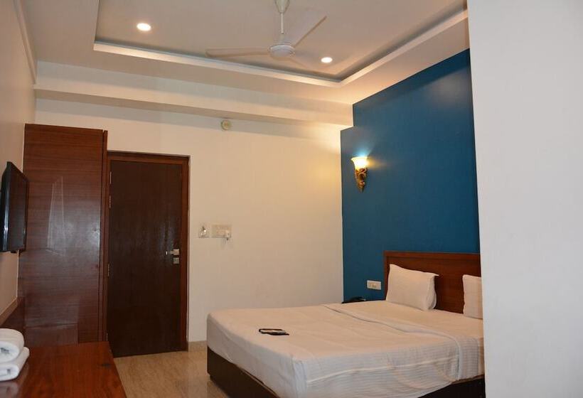 فندق The Grand Neelam