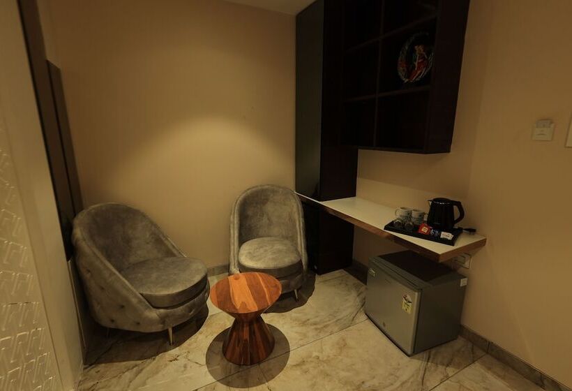 Krishna Hotel And Resort