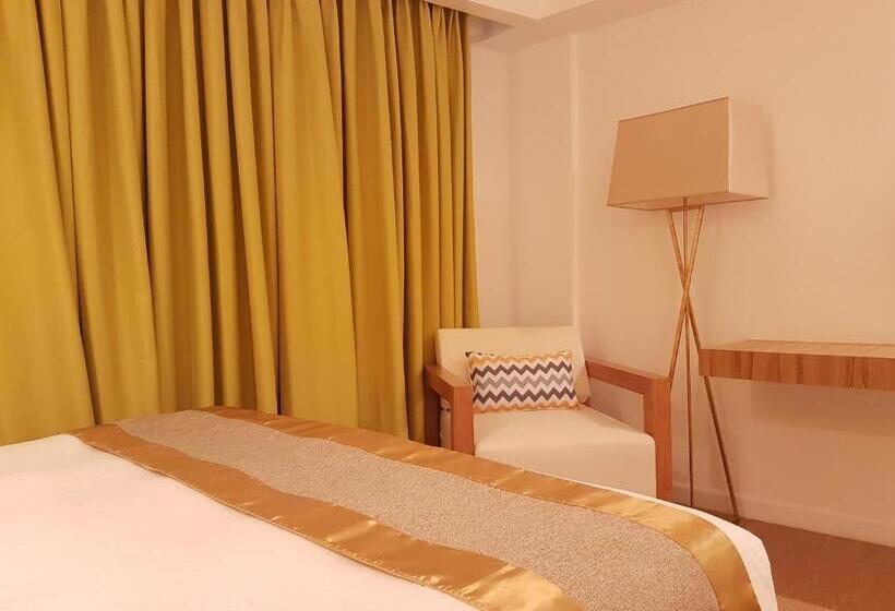 Ferra Hotel And Garden Suites