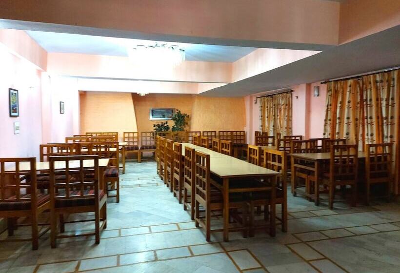 ホテル Goroomgo Radha Continental Nainital