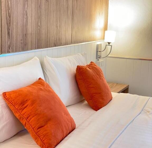 هتل Laemsing Natural Beach Resort