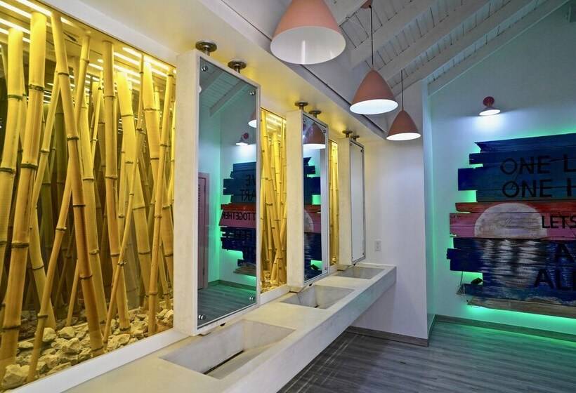 هتل Luna Beach Luxury Boutique Beach Front Resort