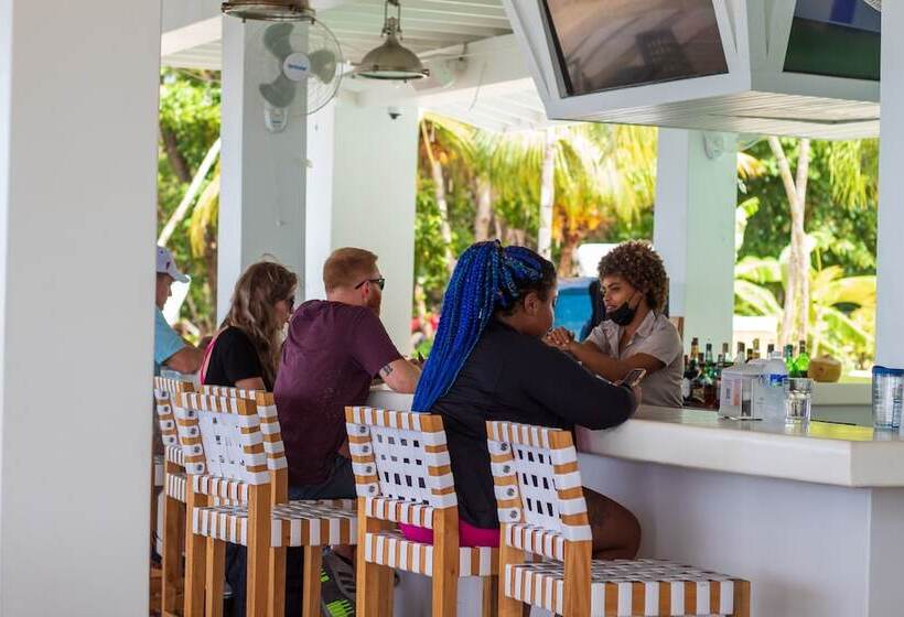 هتل Luna Beach Luxury Boutique Beach Front Resort