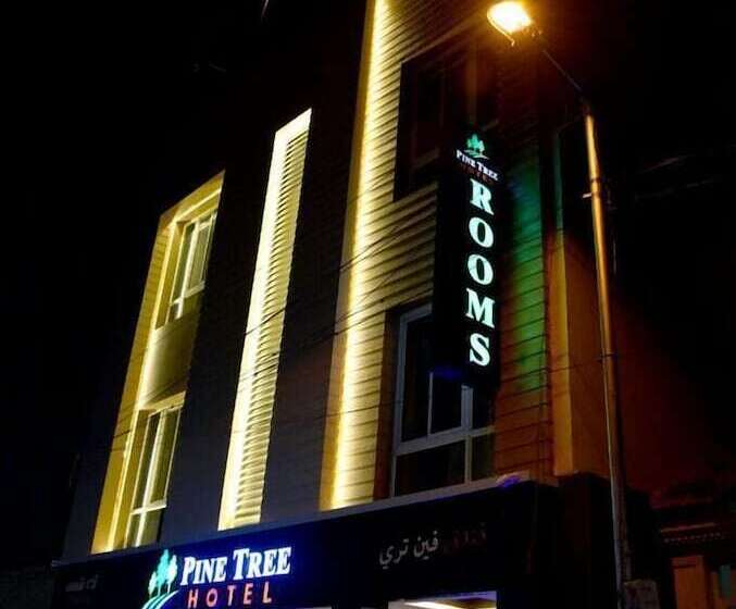 Hotelli Pine Tree