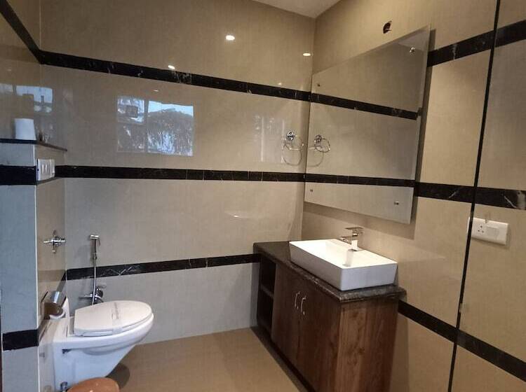 Rr Hotel & Resort