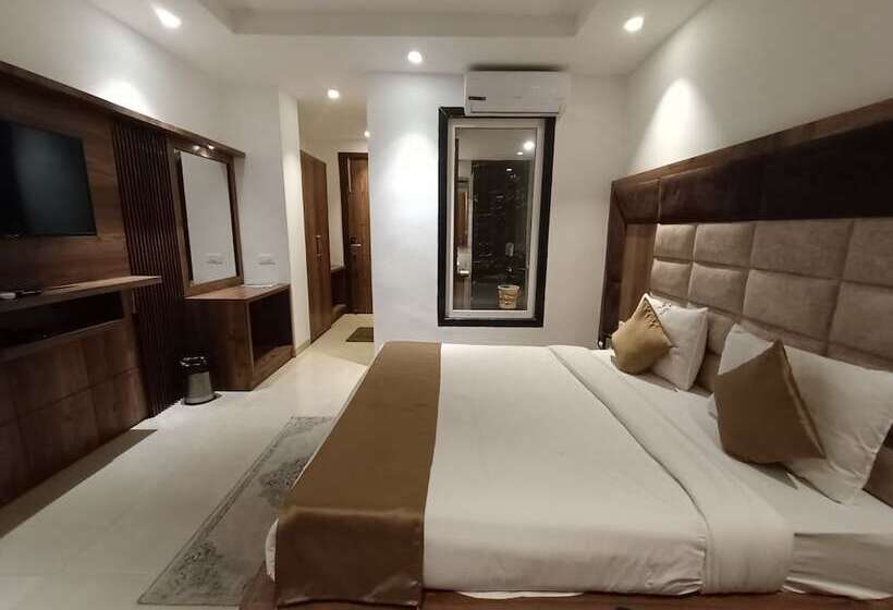 Rr Hotel & Resort