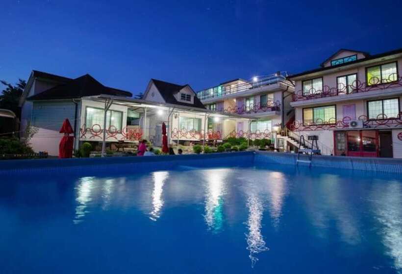 Taean Red Pension